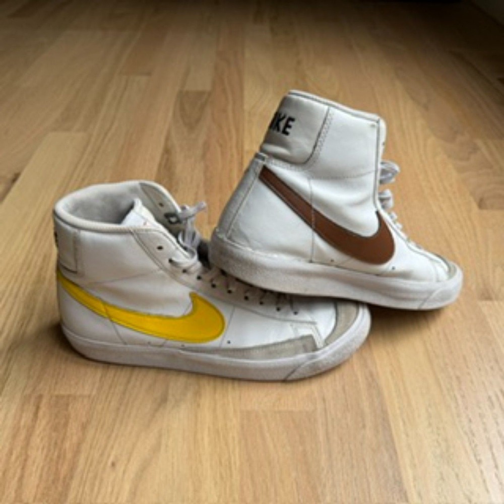 Nike Blazer Mid '77 Yellow/Brown Swoosh White Kids 6Y Women's 7.5
